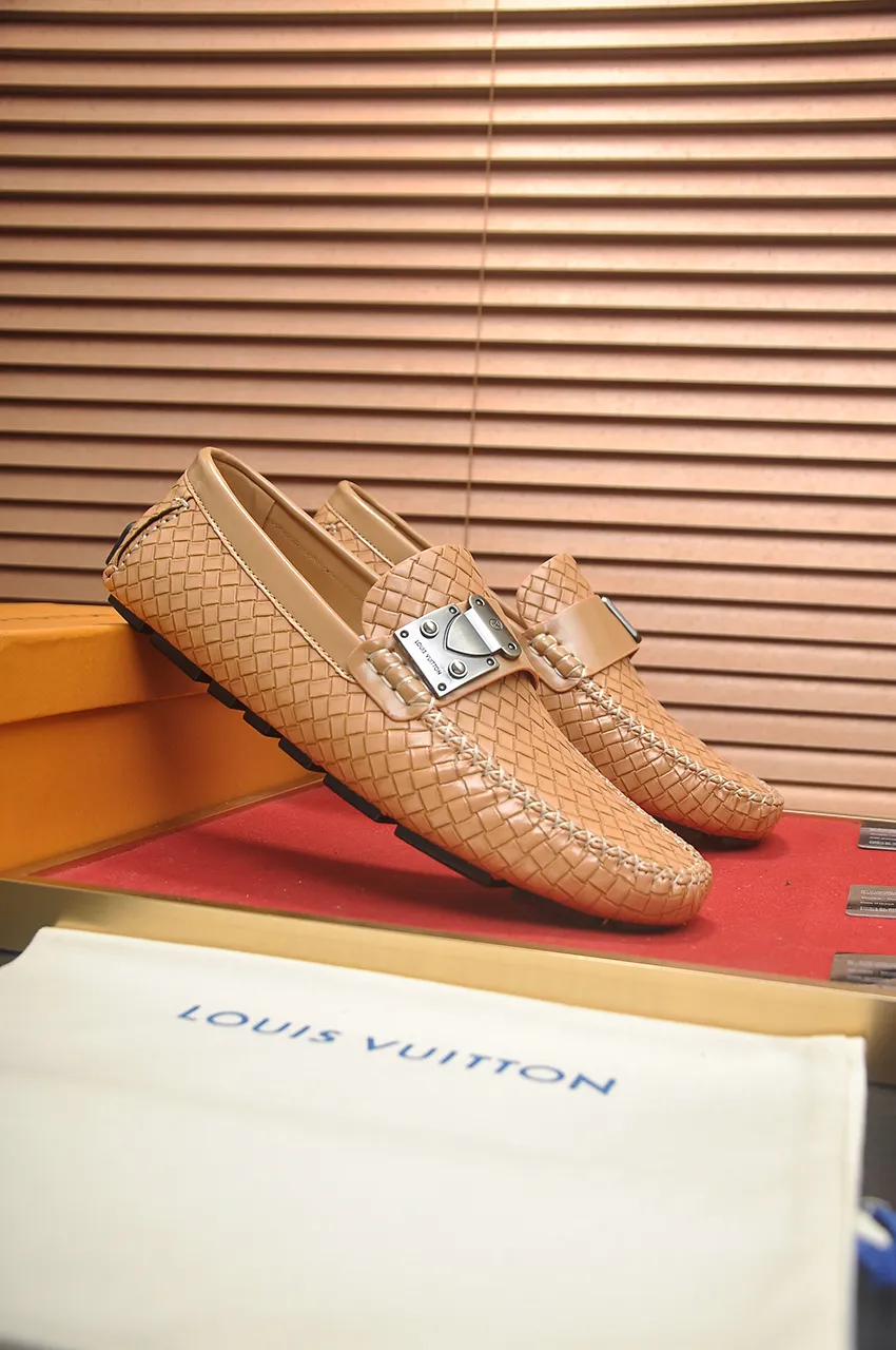 Men's men's shoes💰460💶 [LV Doudou shoes] (water-dyed cowhide lining) new model is on the market, available on the official website. The new Doudou shoes are processed into single-color materials, and the uppers are made of imported woven cowhide material. The body of the shoe is fully hemmed with mark thread, and is lined with imported original cowhide leather. The elegant shoe shape is super suitable for all-matching, and the size is 38-44.
